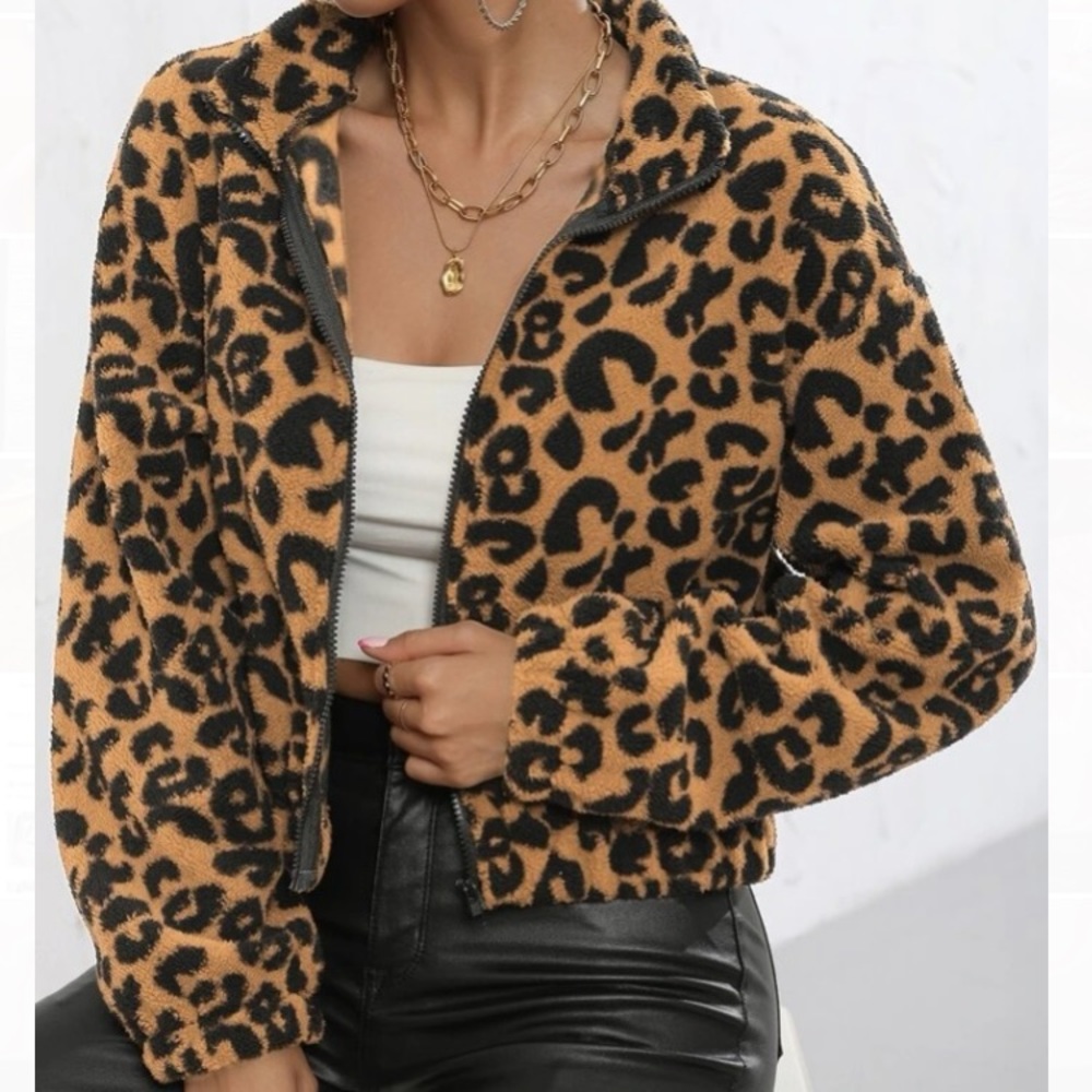 Plush Leopard Print Fleece Jacket 🐾 Cropped Style